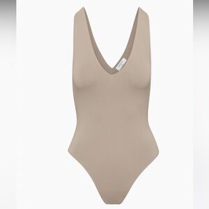 Aritzia contour v neck tank bodysuit